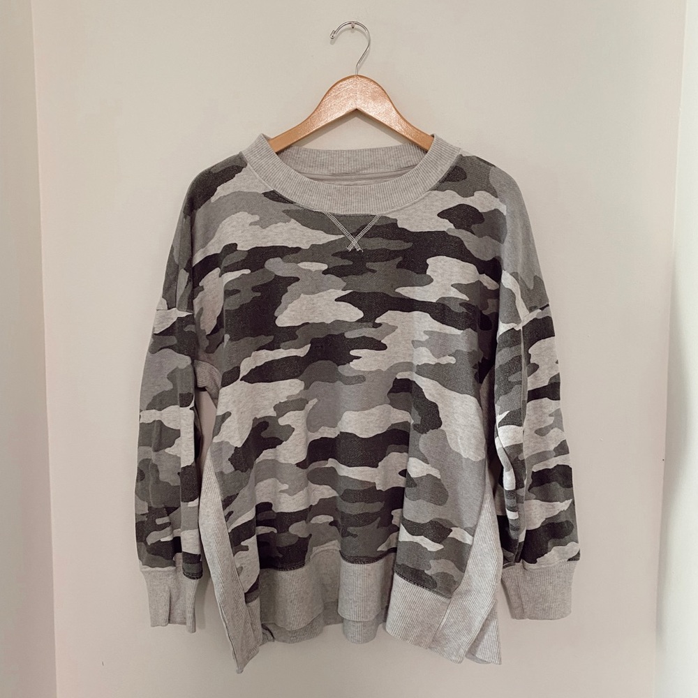 Aerie camo oversized sweatshirt - size Large